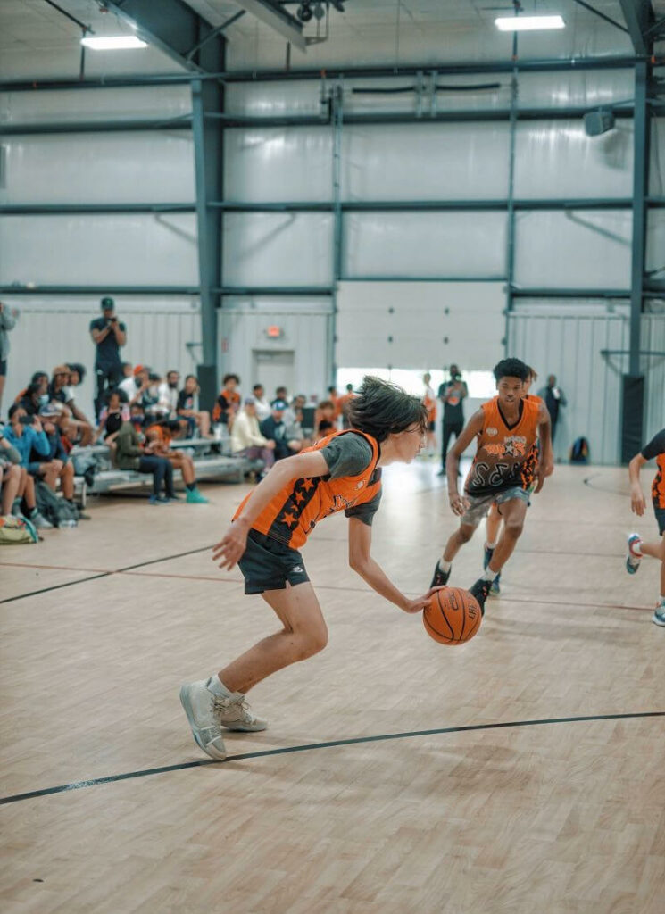 Basketball training sessions where players level up their basketball skills together